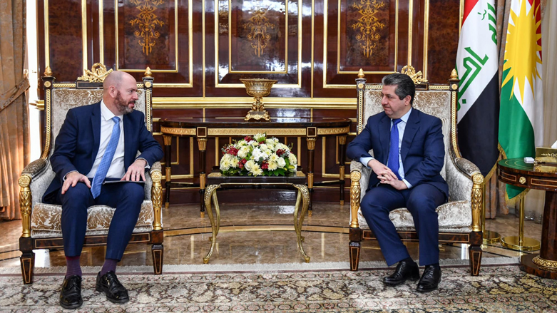 Kurdistan Region Prime Minister Masrour Barzani (right) during his meeting with outgoing British Consul General David Hunt in Erbil, Dec. 4, 2022. (Photo: KRG)