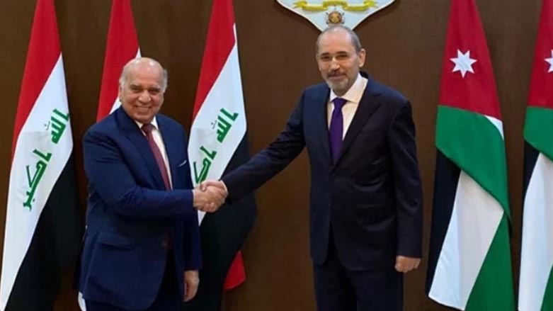 Iraqi Foreign Minister Fuad Hussein (left) shaking hands with his counterpart Ayman Safadi, Dec. 6, 2022. (Photo: Ministry of Foreign Affairs of the Republic of Iraq)