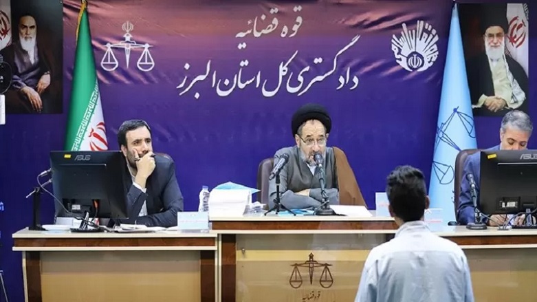 جلسه محاکمه یکی از متهمان به دست داشتن در "قتل" بسیجی در جریان اعتراضات ایران