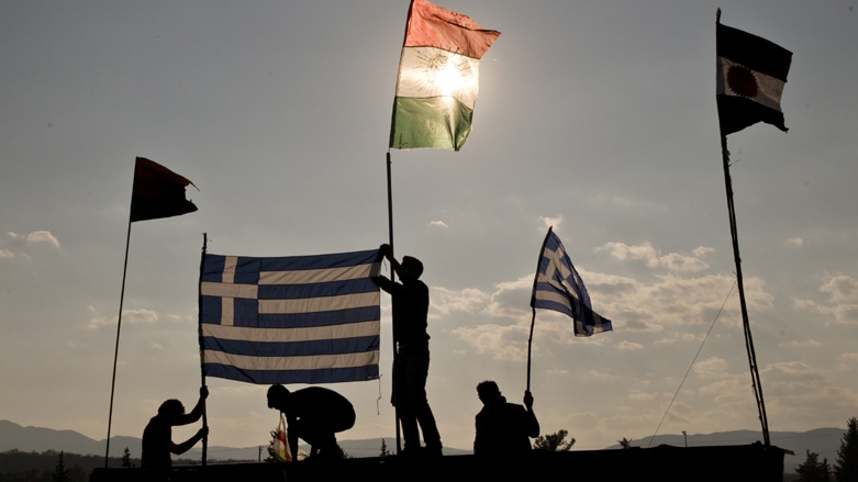 یونان در جنگ داعش به نیروی پیشمرگ اقلیم کوردستان تسلیحات اهدا کرد