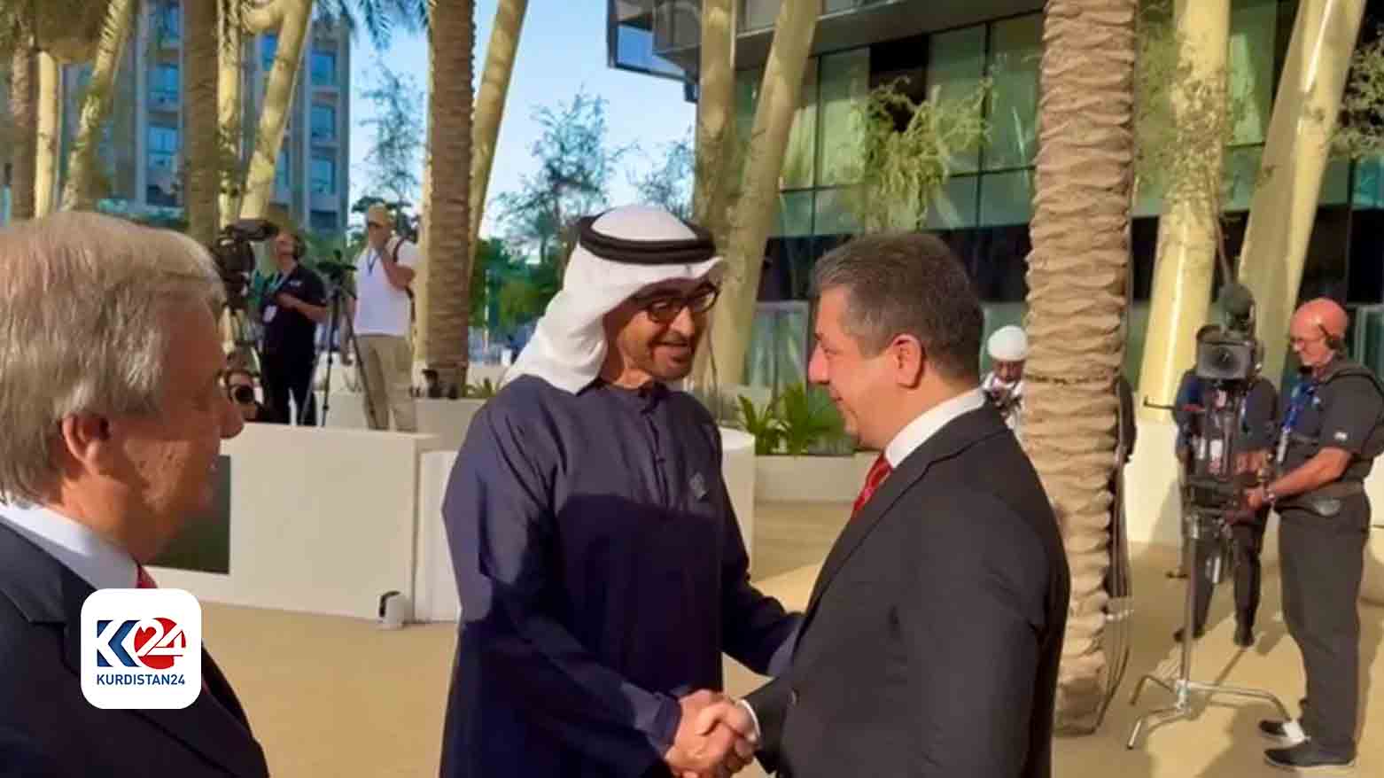Kurdistan Region Prime Minister Masrour Barzani (right) shaking hands with United Arab Emirates President Sheikh Mohammed bin Zayed Al Nahyan, Dec. 1, 2023. (Photo: KRG)