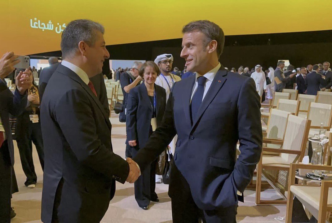 Kurdistan Region Prime Minister Masrour Barzani (left) shaking hands with French President Emmanuel Macron, Dec. 1, 2023. (Photo: KRG)