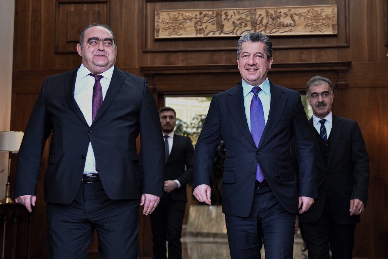 Kurdistan Region Prime Minister Masrour Barzani (right) walking alongside the Ambassador of the Republic of Romania to Iraq, Radu-Octavian Dobre, Dec. 11, 2023. (Photo: KRG)