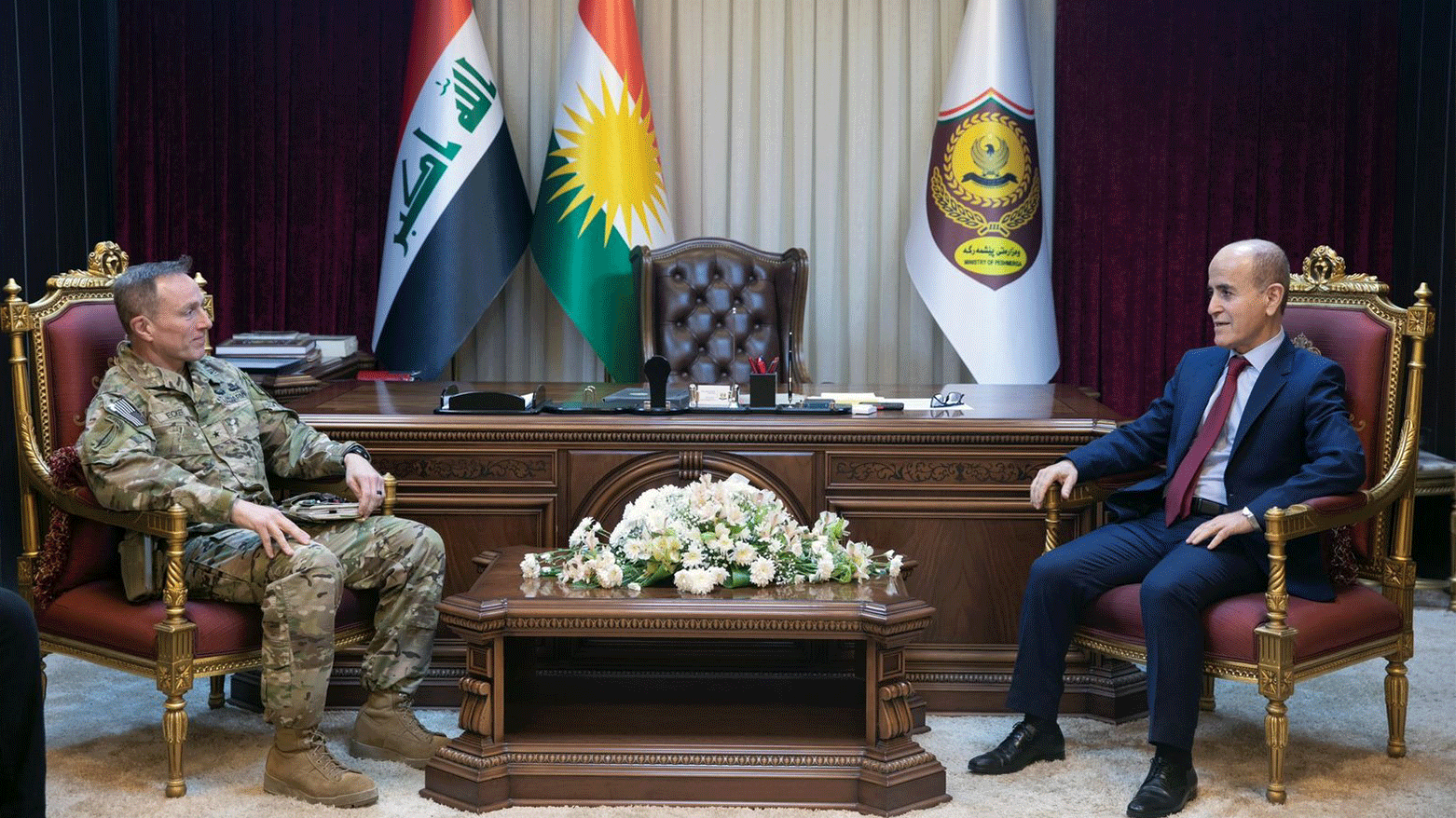 Shorish Ismail, the recently returned KRG's Minister of Peshmerga Affairs (right), during his meeting with Coalition Commander General Michael Ecker. (Photo: Ministry of Peshmerga)