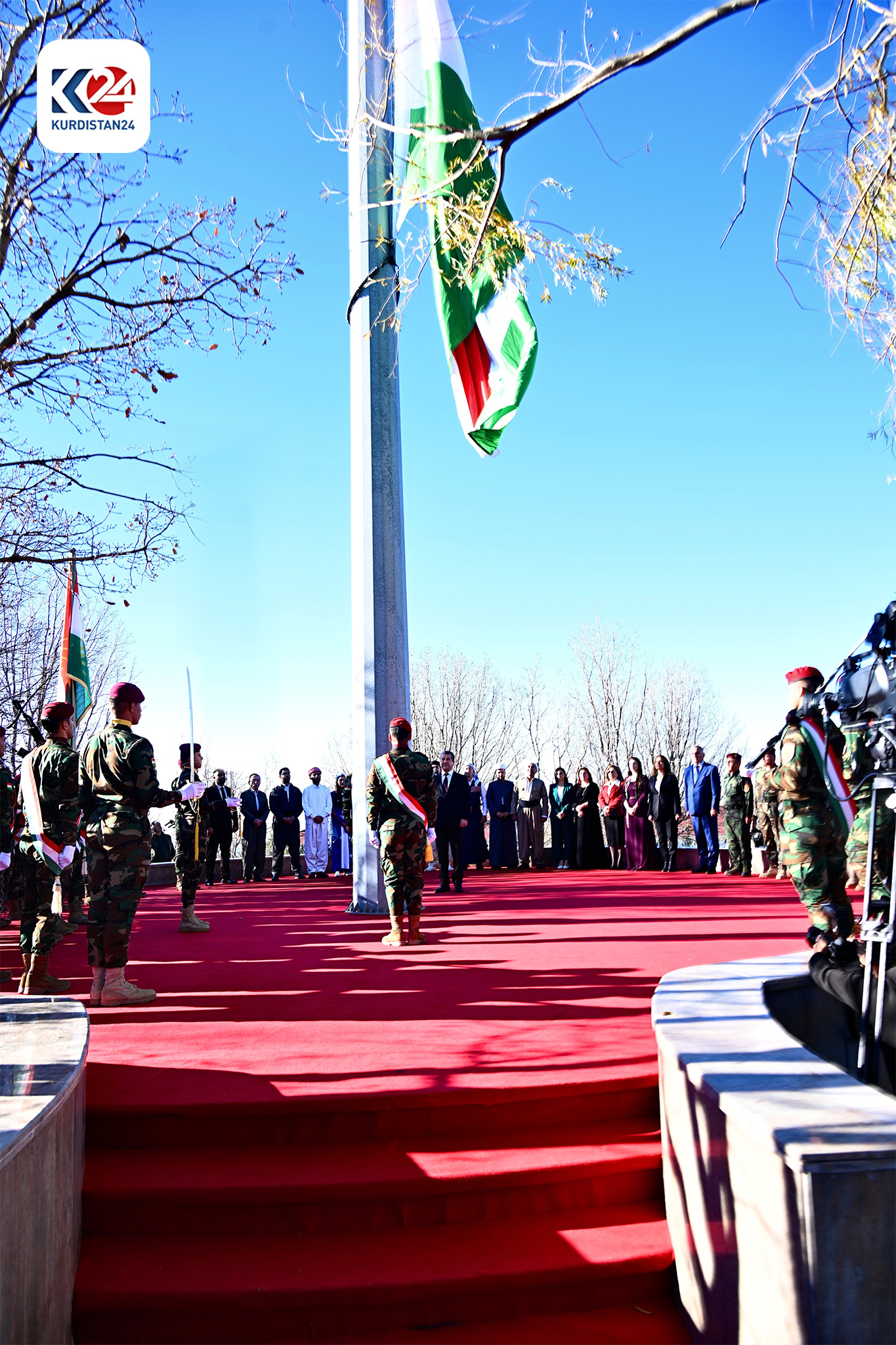 بە وێنە؛ بە ئامادەبوونی مەسرور بارزانی ڕێورەسمی ڕۆژی ئاڵای کوردستان بەڕێوەچوو