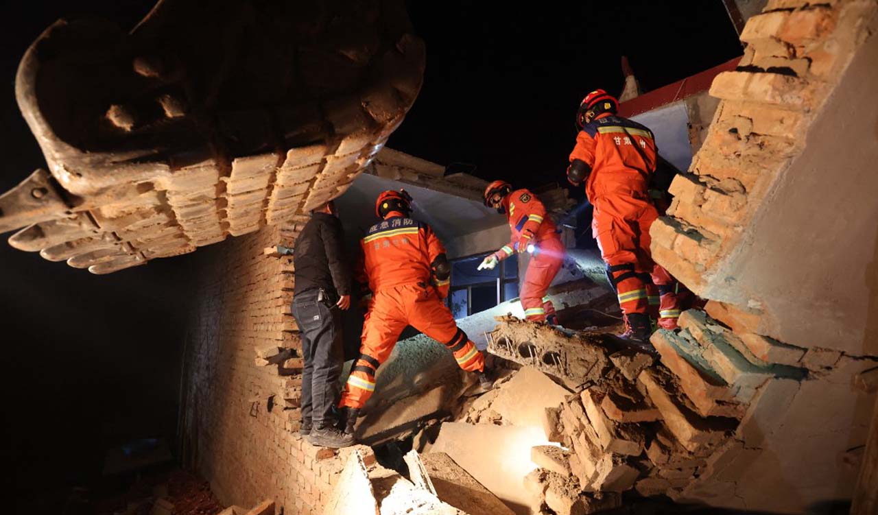 Rescue workers search a house for survivors after an earthquake in Kangdiao village, Dahejia, Jishishan County, in northwest China’s Gansu province, Dec. 19, 2023.  (Photo: STR/AFP)