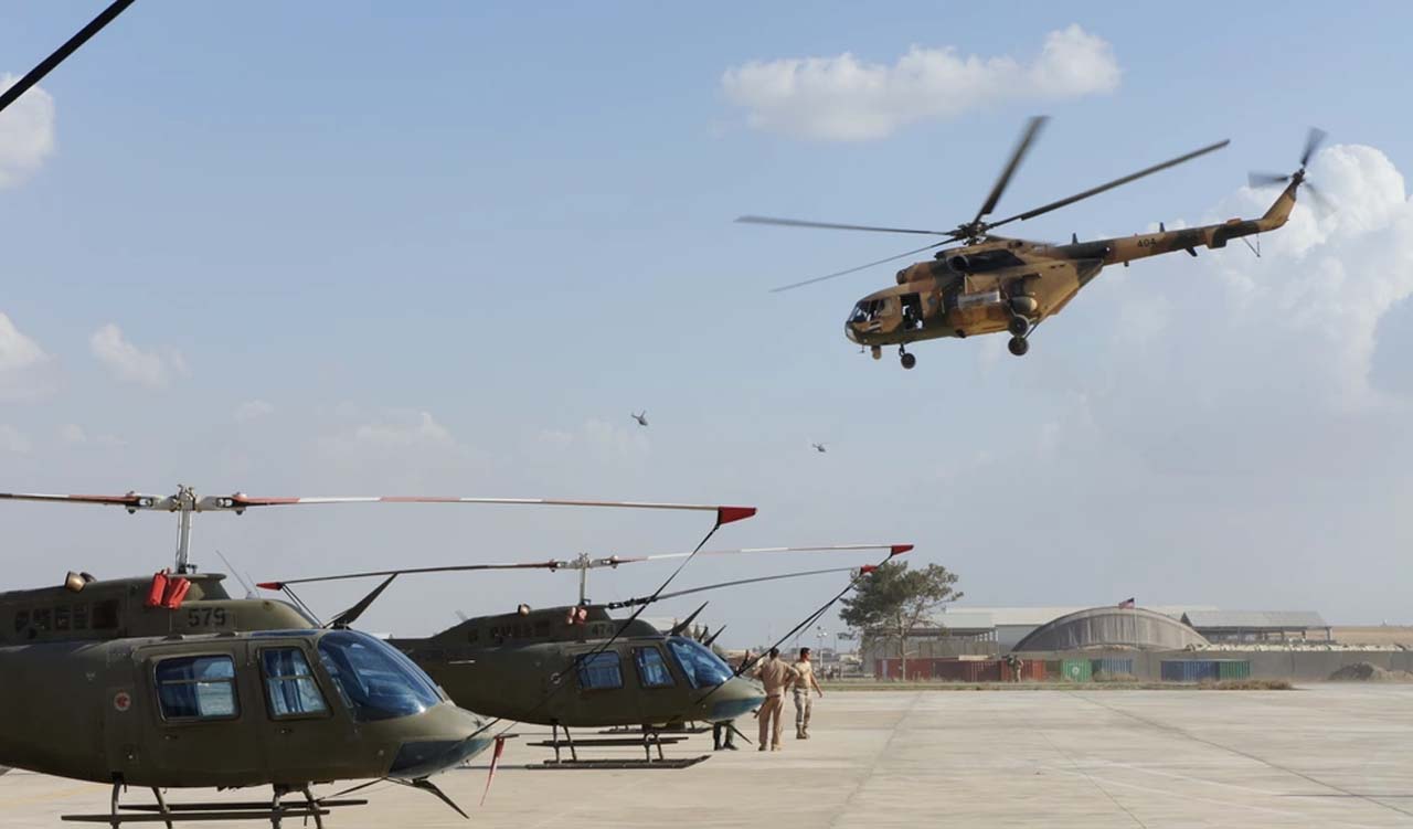 An Mi-17 helicopter takes off at Habbaniyah airfield, March 1, 2011. (Photo: Defense Visual Information Distribution Service)