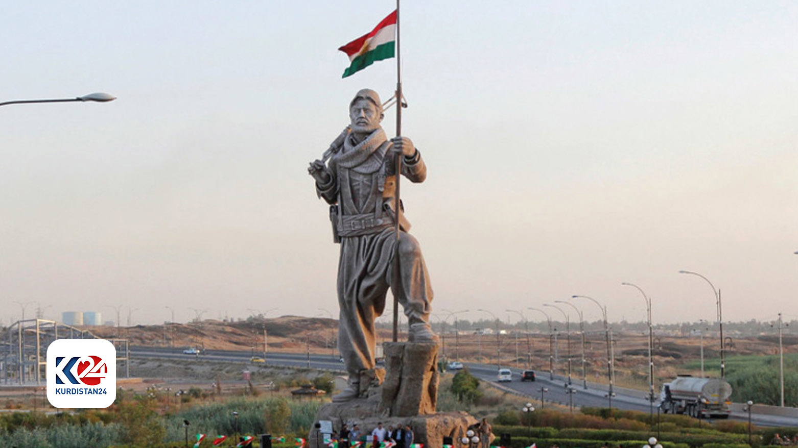 مجسمه پیشمرگ در کرکوک که پس از پیروزی نیروی پیشمرگ کوردستان بر داعش، نصب شد