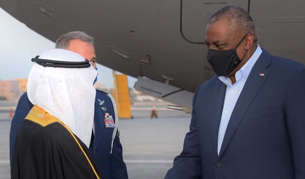 A handout picture, released by Bahrain's official news agency on Nov. 19, 2021, shows Bahrain's Minister for Defense Affairs Abdulla bin Hasan Al-Nuaimi receiving the U.S. Secretary of Defense Lloyd Austin in Manama (Photo: AFP)