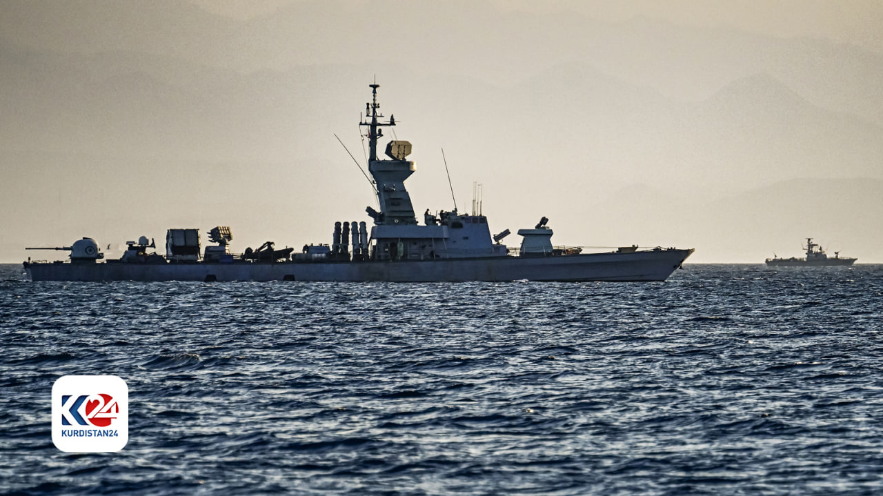 یک قایق موشکی نیروی دریایی اسرائیل در حال گشت‌زنی در دریای سرخ در سواحل شهر بندری جنوبی اسرائیل در ایلات، ٢٦ دسامبر ٢٠٢٣ – عکس: خبرگزاری فرانسه