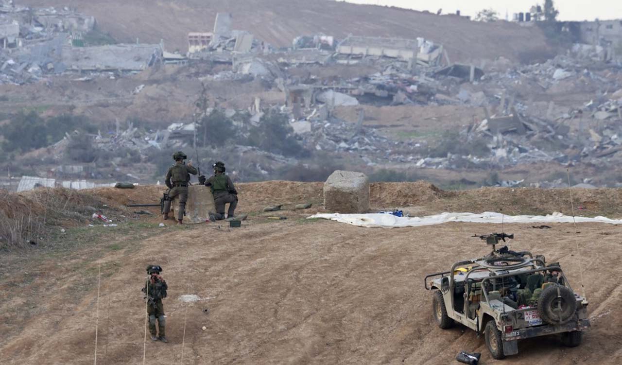 Israeli soldiers taking a position near the Palestinian enclave amid continuing battles between Israel and the militant group Hamas, Dec. 24, 2023. (Photo: Menahem Kahana/AFP)