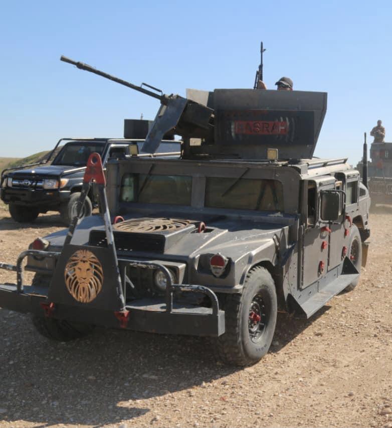 چەکدارانی حەشدی شەعبی لەکاتی بەڕێکەوتن بۆ شەڕەکە