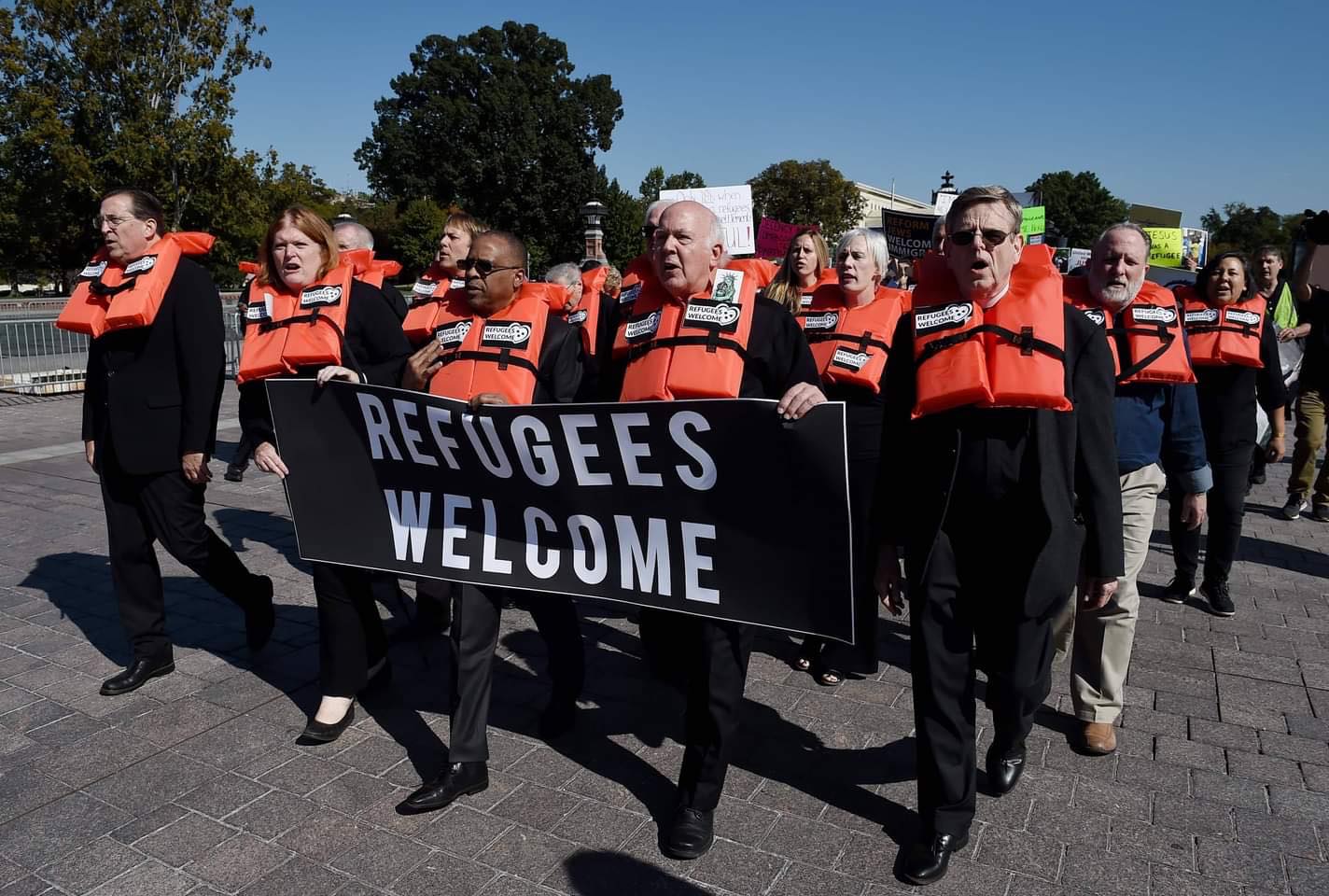 خۆپیشاندانێك بۆ پشتیوانی له&zwnj; په&zwnj;نابه&zwnj;ران
