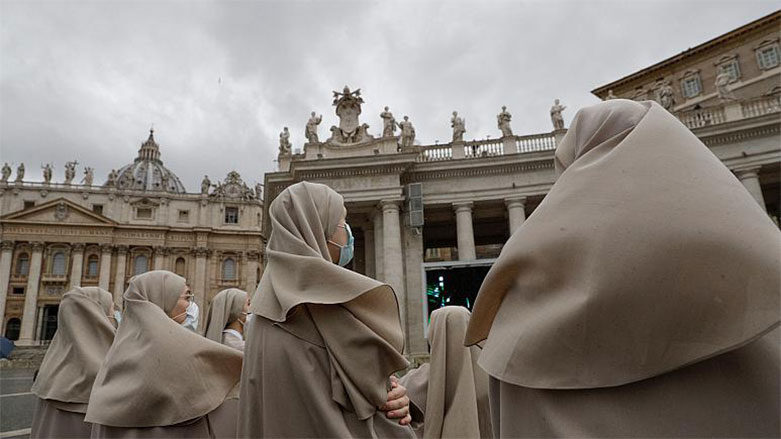 Papa oy hakkına sahip müsteşarlığa ilk kez kadın atadı