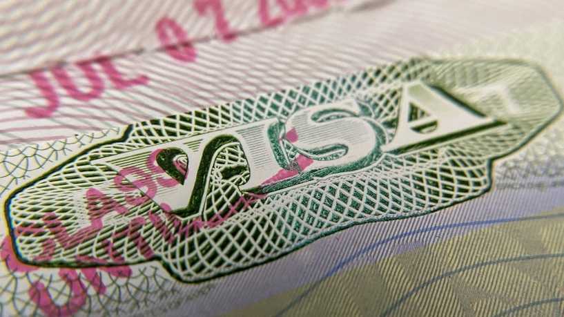 ژمارەی ئەو عێراقییانەی دەیانەوێت ڤیزای تایبەت بەدەستبێنن، نزیكەی 100 ھەزار كەسن