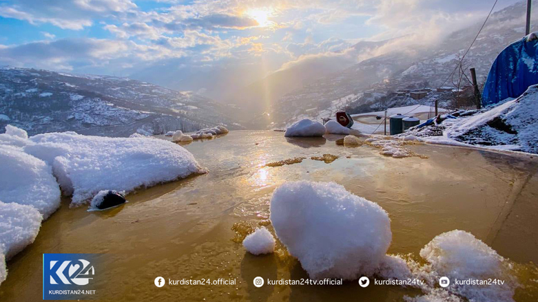 كثيراً ما يجتذب تراكم الثلوج على قمم جبال أربيل السياح من جميع أنحاء إقليم كوردستان