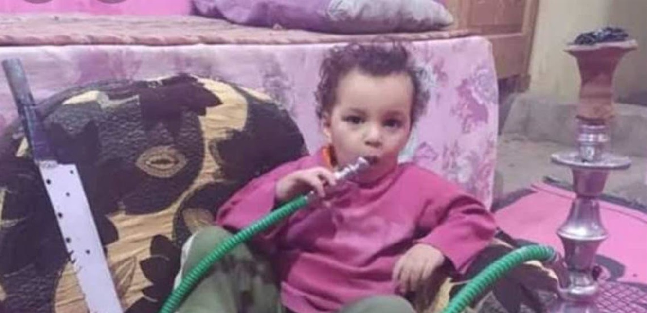وێنەی منداڵەکە کە لە تۆڕە کۆمەڵایەتییەکان هەرای نایەوە