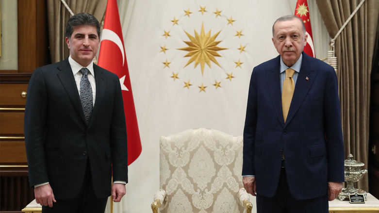 Kurdistan Region President Nechirvan Barzani (left) poses for a photo with Turkish President Recep Tayyip Erdogan, Feb. 2, 2022. (Photo: Presidency of the Republic of Türkiye)
