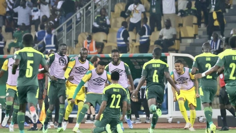 فرحة السنغاليين بالفوز والتأهل لنهائي كأس الأمم الأفريقية 2022- الصورة لفرانس 24