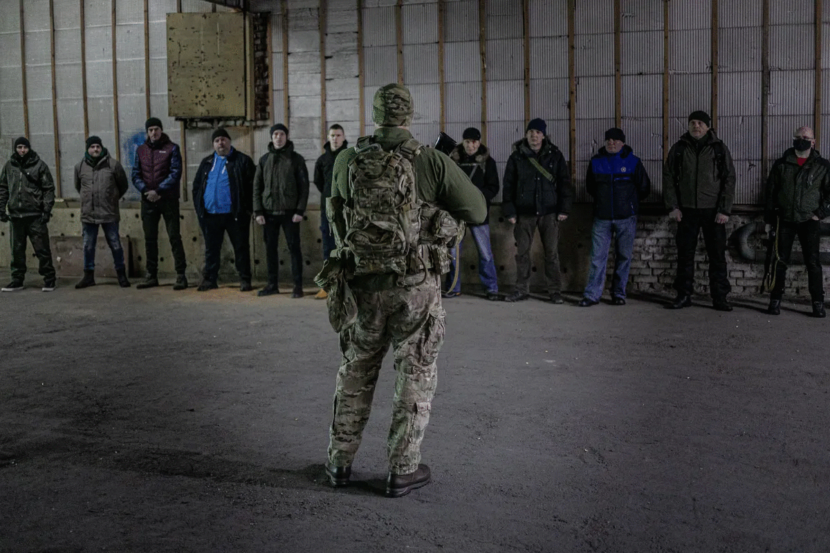 پێدانی زانیاری له&zwnj;سه&zwnj;ر چۆنیه&zwnj;تی به&zwnj;كارهێنانی چه&zwnj;ك له&zwnj;لایه&zwnj;ن سه&zwnj;ربازێكه&zwnj;وه&zwnj; به&zwnj; خۆبه&zwnj;خشان