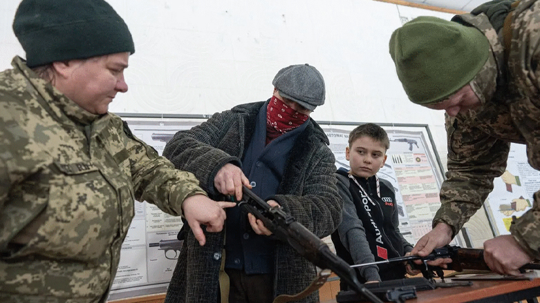 راهێنانی هاووڵاتیان و خۆبه‌خشان له‌سه‌ر چه‌ك