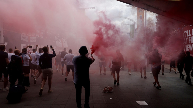 تحدث الكثير من المشاجرات بين مشجعي الفرق المتنافسة في اليونان