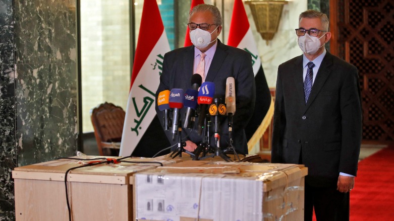 Laith Majid Hussein (L), head of Iraq's Antiquities Authority, is pictured with Iraqi deputy foreign minister, Ahmed Tahseen Barwari, during a press conference at Baghdad airport on February 7, 2022. (Photo: AHMAD AL-RUBAYE / AFP)