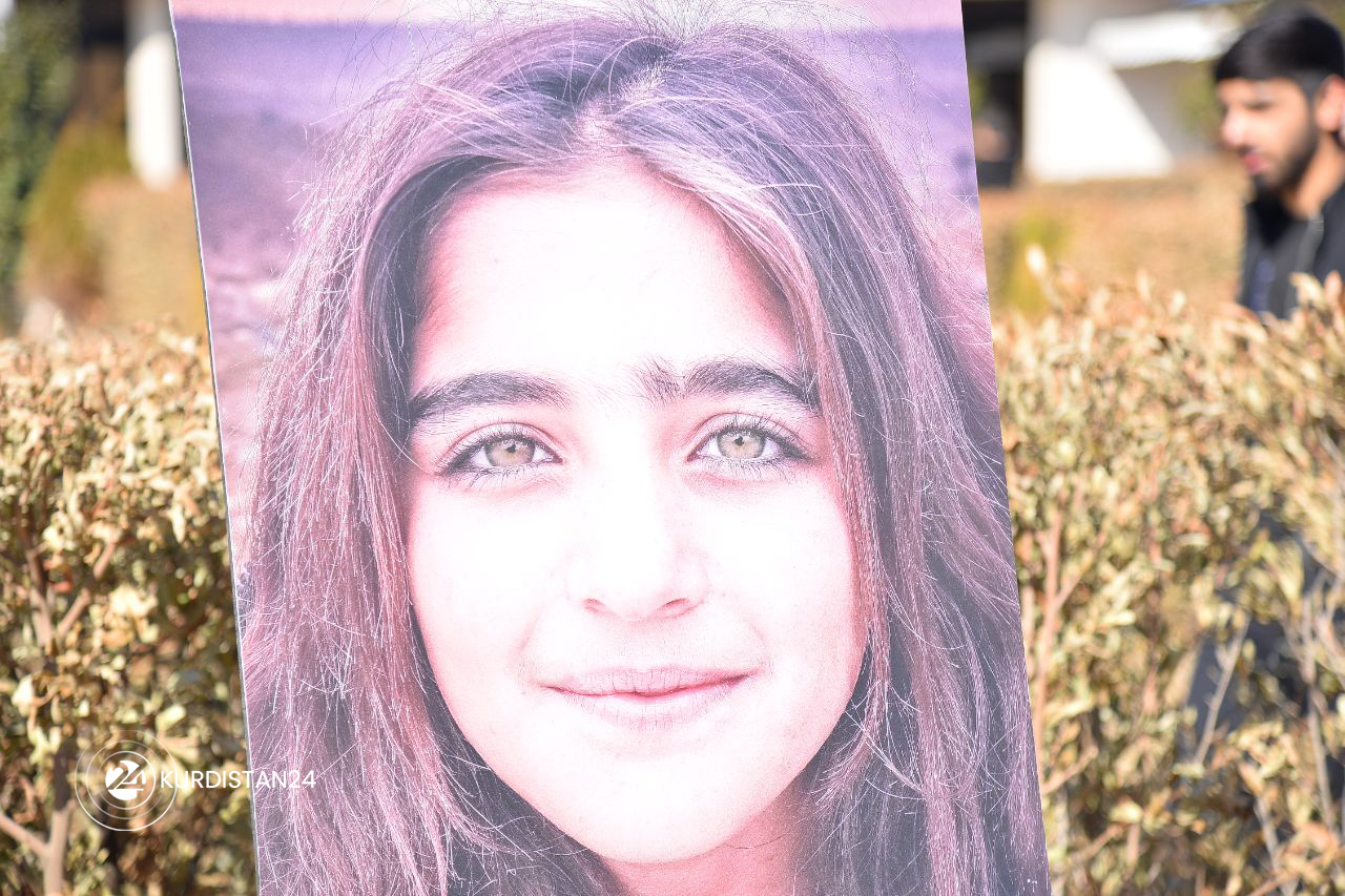 W&ecirc;ne: R&ecirc;baz Siyan