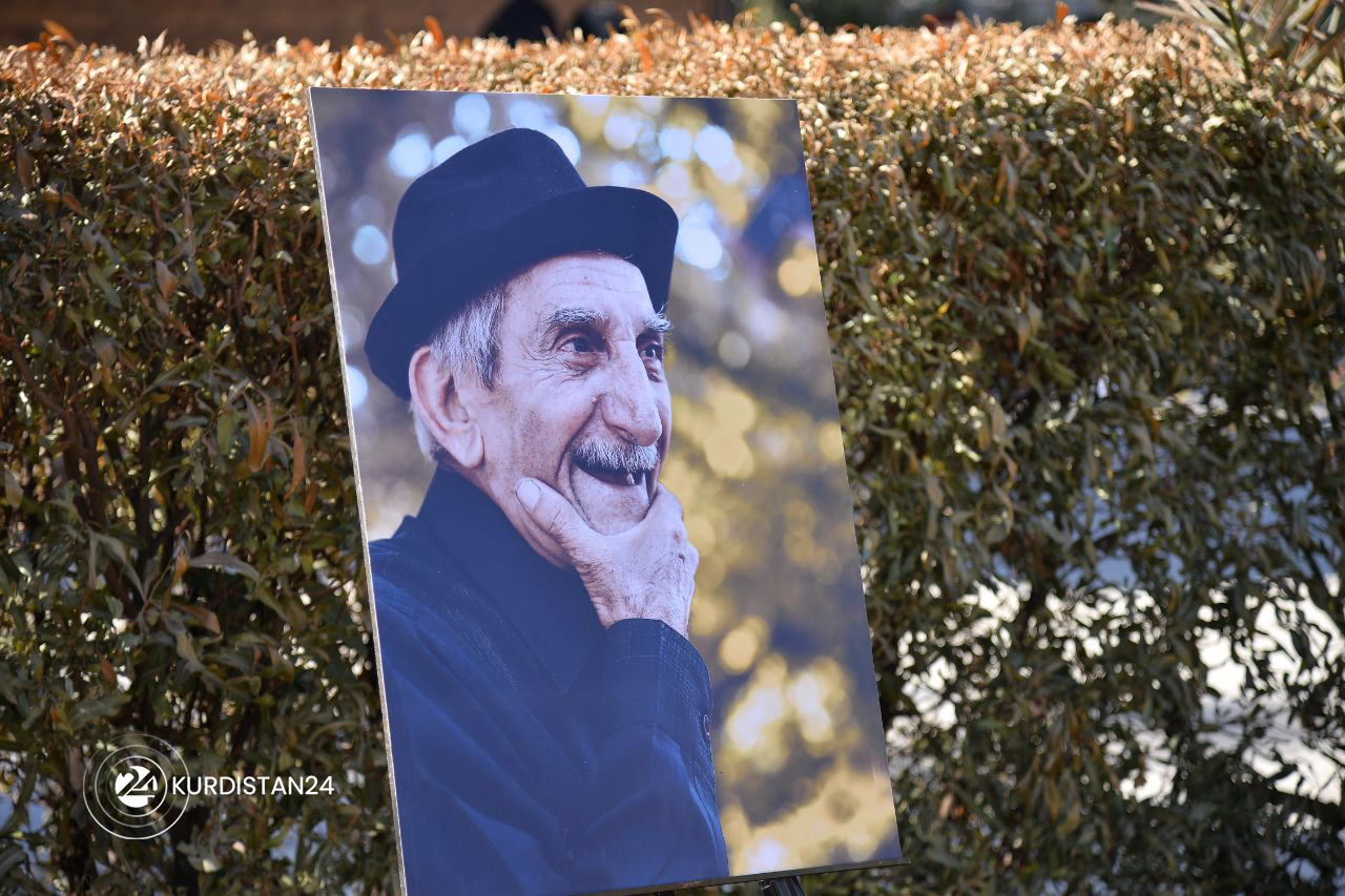 W&ecirc;ne: R&ecirc;baz Siyan