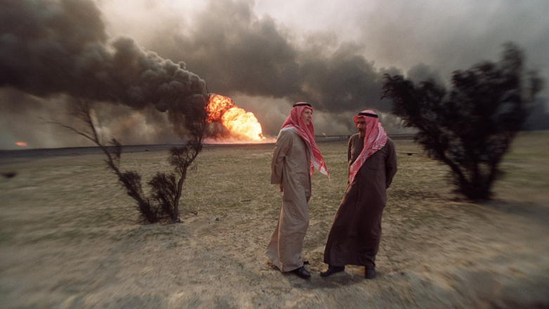 Retreating Iraqi forces set Kuwaiti oil fields ablaze in March 1991. (Photo: Michel Gangne/AFP)