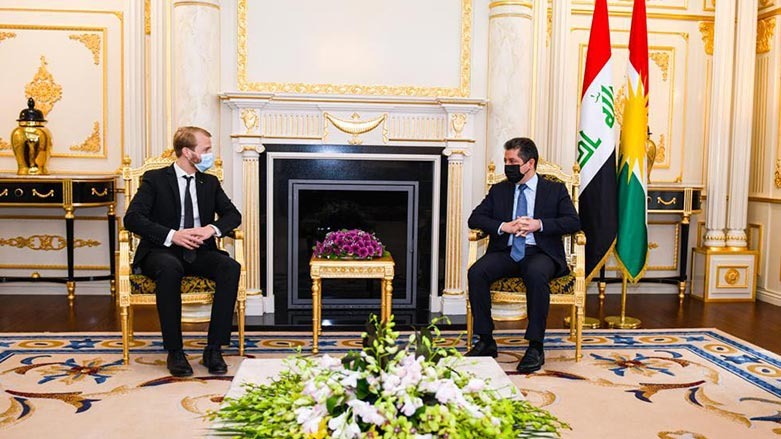 Kurdistan Region Prime Minister Masrour Barzani (R) meets Deutsche Bahn representative to the Middle East and Europe Vincent van Houten on Feb. 10, 2022. (Photo: KRG)