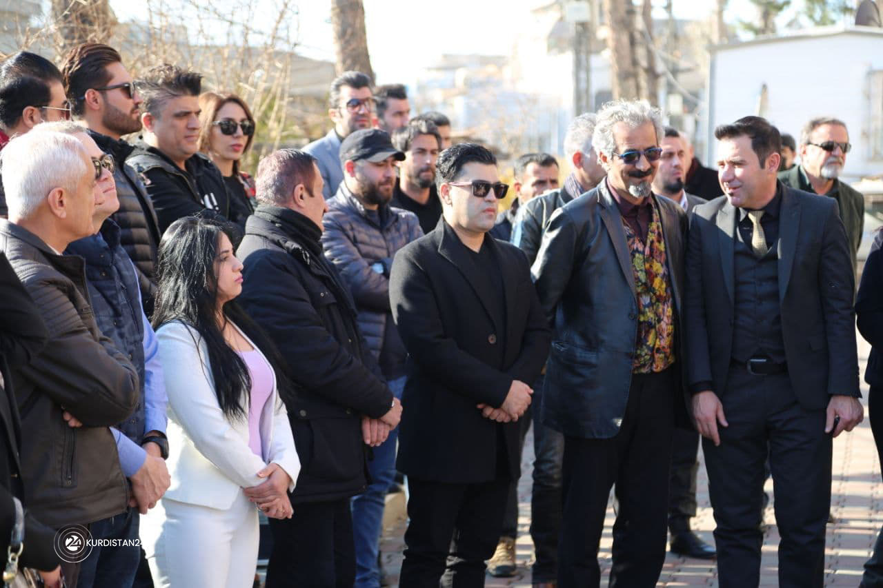 Lifting the curtain ceremony on the statue of popular Kurdish artist Jihad Dilpak, Feb.12, 2022 (Photo: Kurdistan 24)