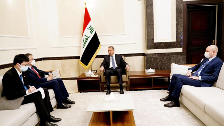 Iraqi Prime Minister Mustafa Al-Kadhimi (center) during his meeting with China's outgoing Ambassador to Iraq Zhang Tao, (left), Feb. 14, 2022. (Photo: Iraqi PM media office)