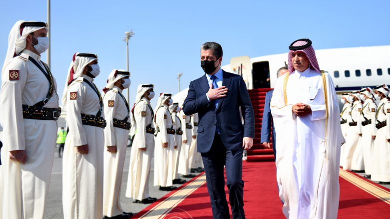 PM Masrour Barzani (center) walks alongside Qatar’s Minister of State for Foreign Affairs Sultan bin Saad al-Muraikhi in Hamad International Airport in Doha, Feb. 15, 2022. (Photo: KRG)