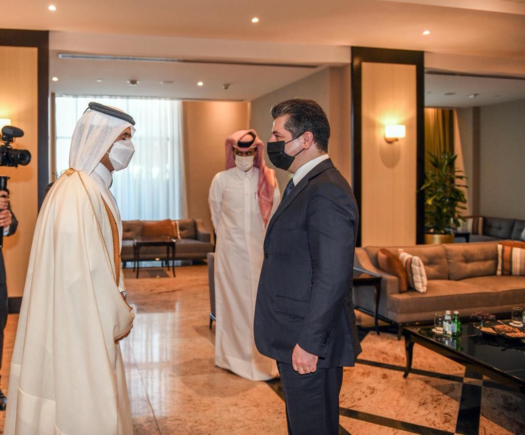Prime Minister Masrour Barzani (right) meets Qatari Minister of State for Energy Affairs and CEO of Qatar Energy Saad Sherida Al-Kaabi, Feb. 16, 2022. (Photo: KRG)