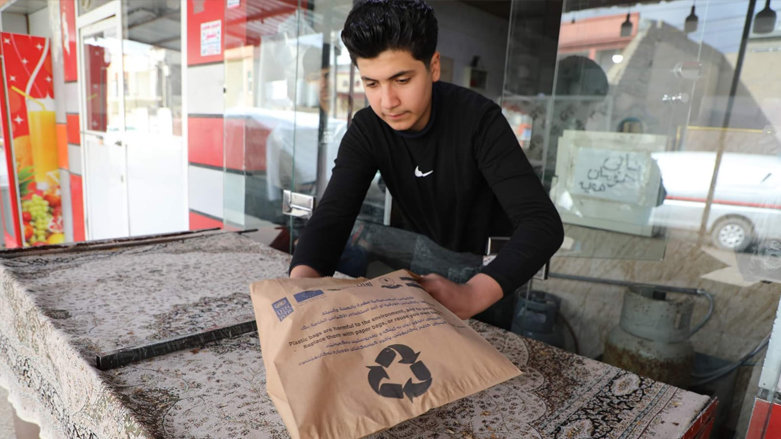 A boy puts bread in a paper bag supplied by the Eco-vital environmental group in the Kurdistan Region's capital Erbil, Feb. 13, 2022. (Photo: Eco-vital/Facebook)