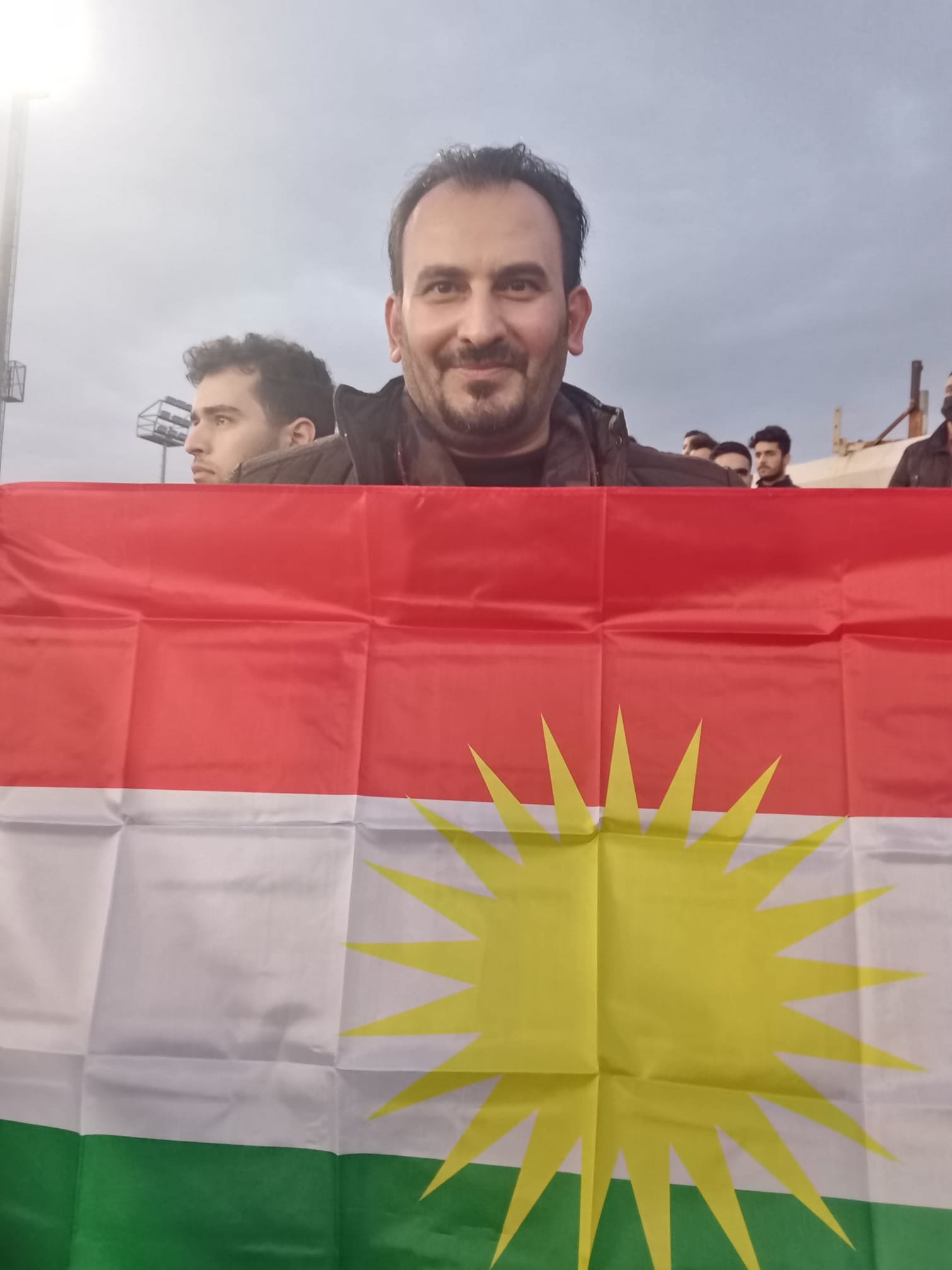 هانده&zwnj;رێك به&zwnj; ئاڵای كوردستان له&zwnj; یاریی نێوان هه&zwnj;ولێر و شوڕته&zwnj; له&zwnj; خولی نایابی عێراق، 20 شووباتی 2022