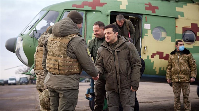 Zelenskiy Kırım ile Ukrayna arasındaki cephe hattını ziyaret etmişti