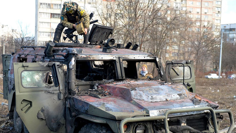 Ukrayna güçlerinin imha ettiği bir Rus askeri aracı (Foto: AFP)