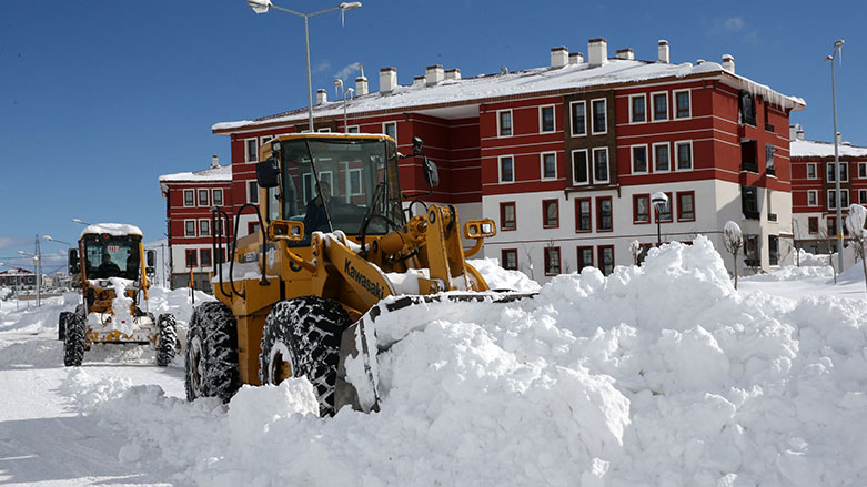 Bitlis'te kar küreme çalışmaları sürüyor (Foto: AA)