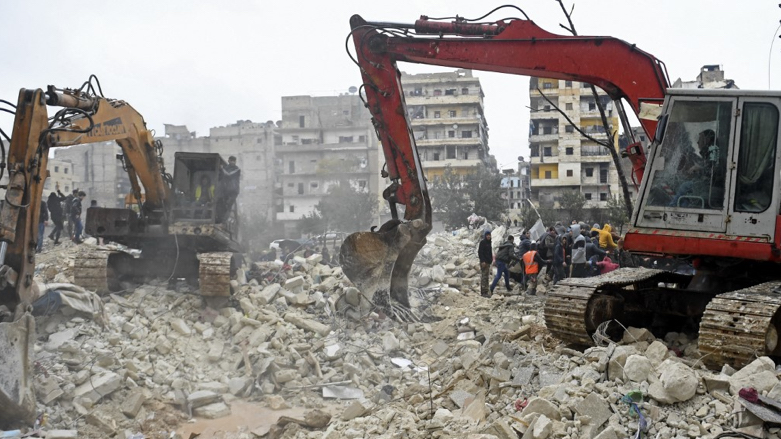 Rescuers search through the rubble of a collapsed building for victims and survivors following a deadly earthquake that shook Syria at dawn on February 6, 2023 in Aleppo's Salaheddine district (Photo: AFP)