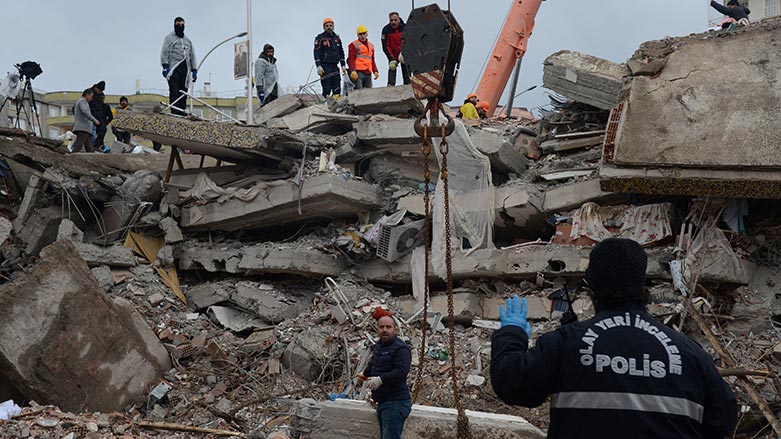 Rescuers search for victims and survivors in the rubble of buildings, a day after a 7.8-magnitude earthquake struck the country's southeast, in Diyarbakir on February 7, 2023. (Photo: AFP)