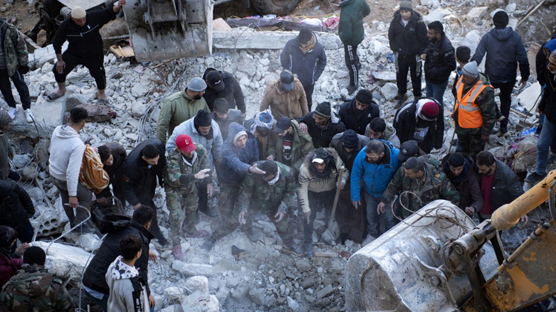 Residents search for victims and survivors amidst the rubble of a collapsed building in the regime-controlled town of Jableh in the province of Latakia, northwest of the capital Damscus, Feb. 8, 2023. (Photo: AFP)