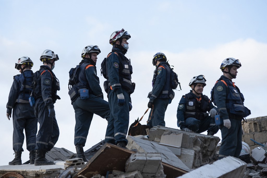 Russian rescue personnel search for survivors and victims under the rubble of a collapsed building in the town of Jableh in Syria's northwestern province of Latakia following an earthquake, Feb. 7, 2023. (Photo: AFP)