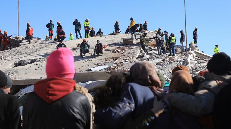 People watch as rescuers and civilians look for survivors under the rubble of collapsed buildings in Nurdagi, in the countryside of Gaziantep, on February 9, 2023, three days after a deadly earthquake that hit Turkey and Syria. (Photo: AFP)