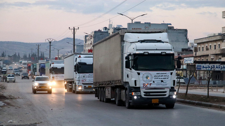 A convoy of trucks carrying humanitarian aid to earthquake victims, sent by a Kurdish BCF, enters Syria through the opposition-held Bab al-Salama crossing with Turkey, Feb. 10, 2023. (Photo: AFP)