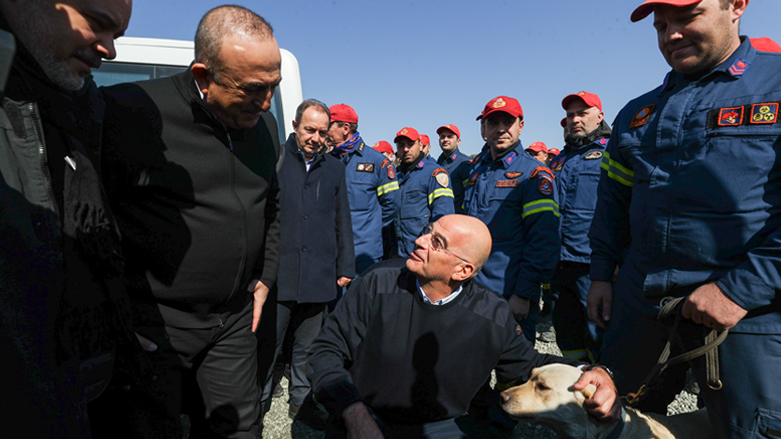 Greek Foreign Minister Nikos Dendias (center) speaking to his Turkish counterpart Mevlut Cavusoglu in the quake-stricken Hatay province in Turkey, Feb. 12, 2023. (Photo: Cem Özdel/Anadolu Agency)