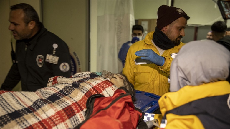 Depremin 258. saatinde bir kişi daha enkazdan sağ çıkarıldı