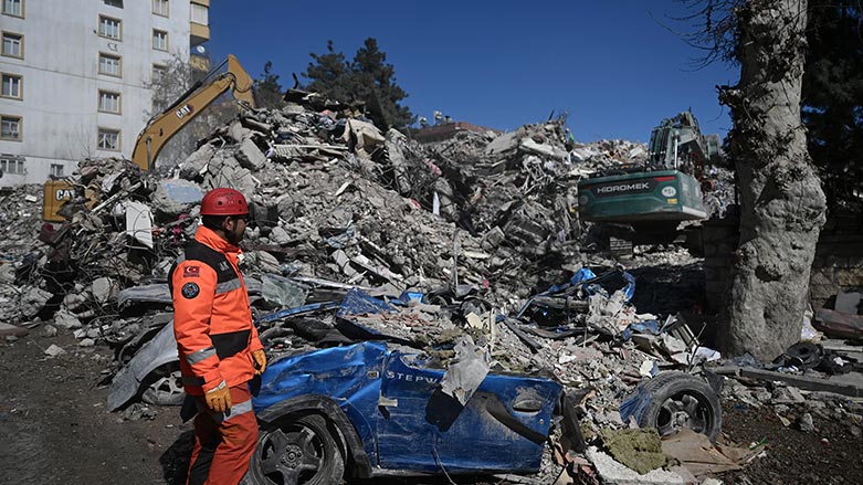 A rescuer stands in front of rubble near the site where Aleyna Olmez, 17, was rescued from a collapsed building, in Kahramanmaras on Feb. 16, 2023. (Photo: Ozan Kose/ AFP)