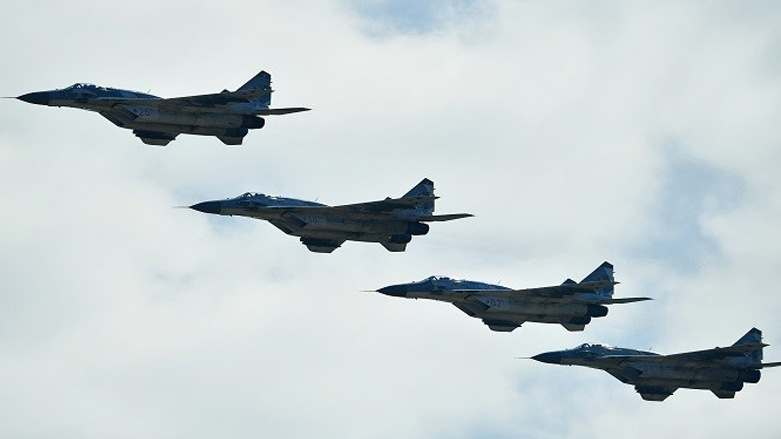 أربع مقاتلات من طراز F16 تحلّق في الجو- وكالات